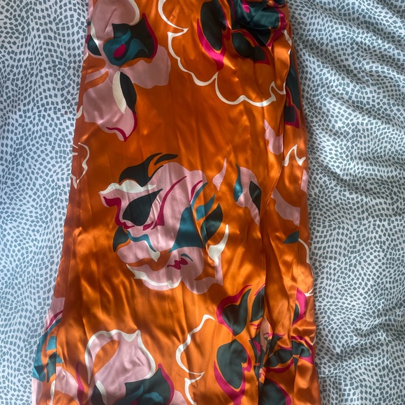 Reformation Sabine Silk Skirt Midi Wrap Style Excellent Condition Small - Picture 8 of 8